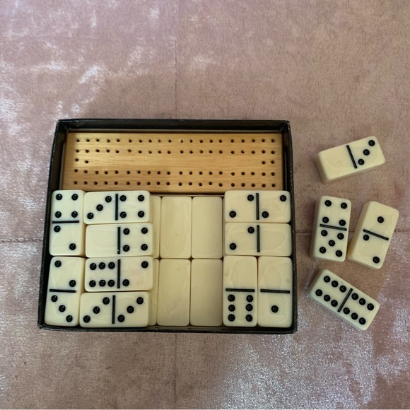 Vintage Travel Dominoes Set - Picture 4 of 9